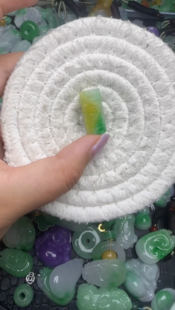 颈饰未镶嵌翡翠缅甸翡翠吊坠