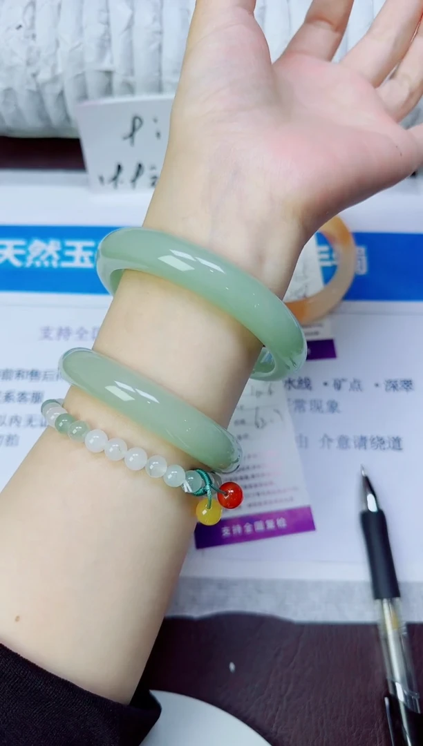 石英质玉手镯未镶嵌108/62.6