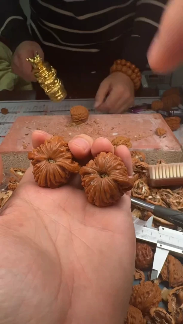 【闪购商品】文玩核桃吊坠40以上尺寸四座楼随机发