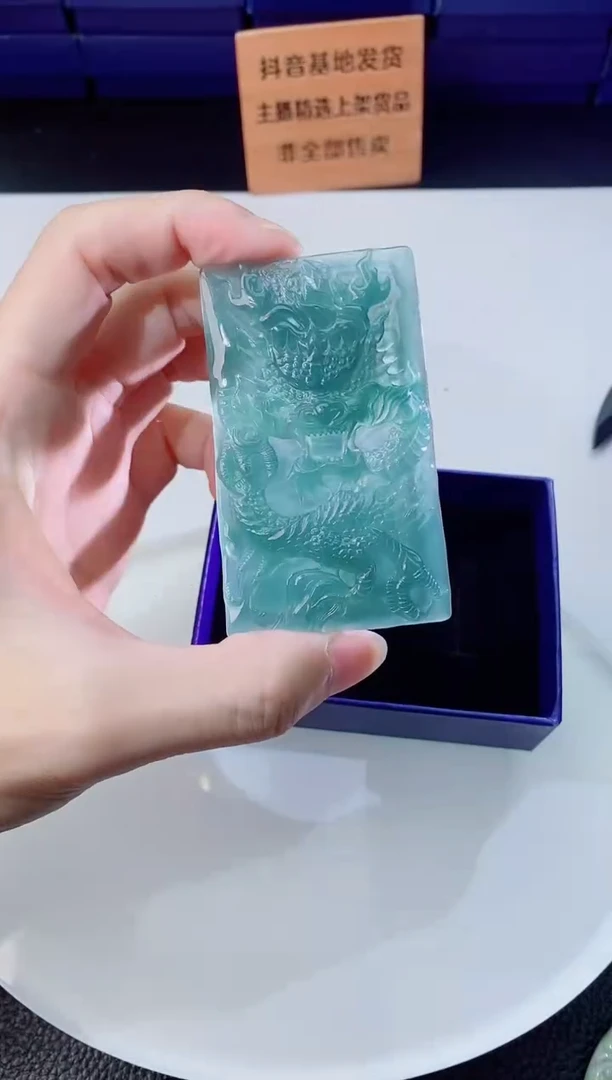 翡翠未镶嵌颈饰  `