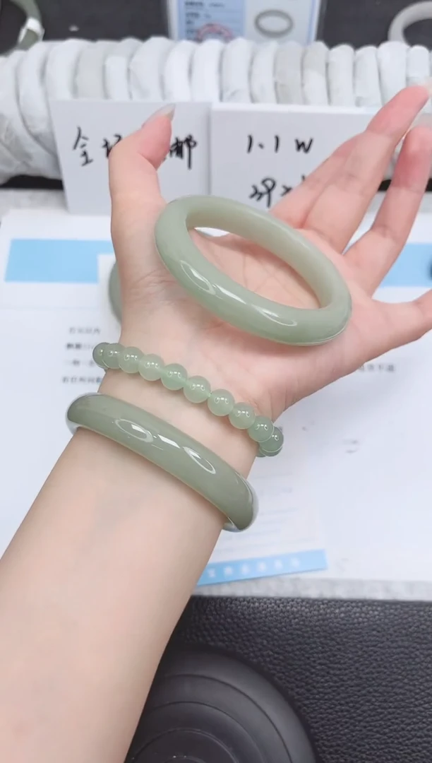 未镶嵌手镯石英质玉130-58.7