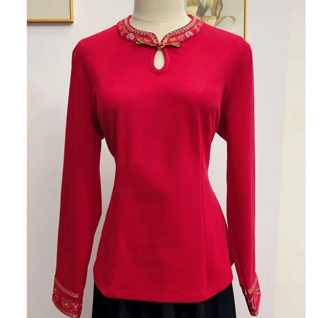 冬季新款水滴领刺绣打底洋气小衫