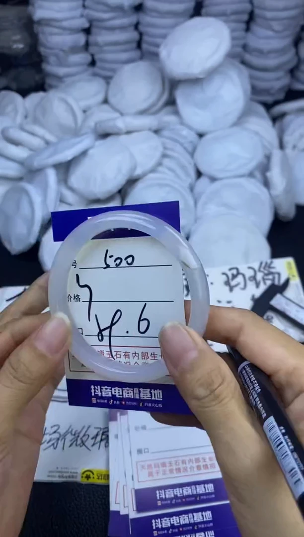 玛瑙/玉髓手镯未镶嵌500