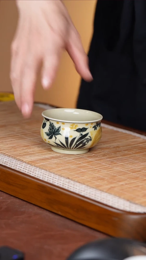 手工手绘青花釉里金主人杯
