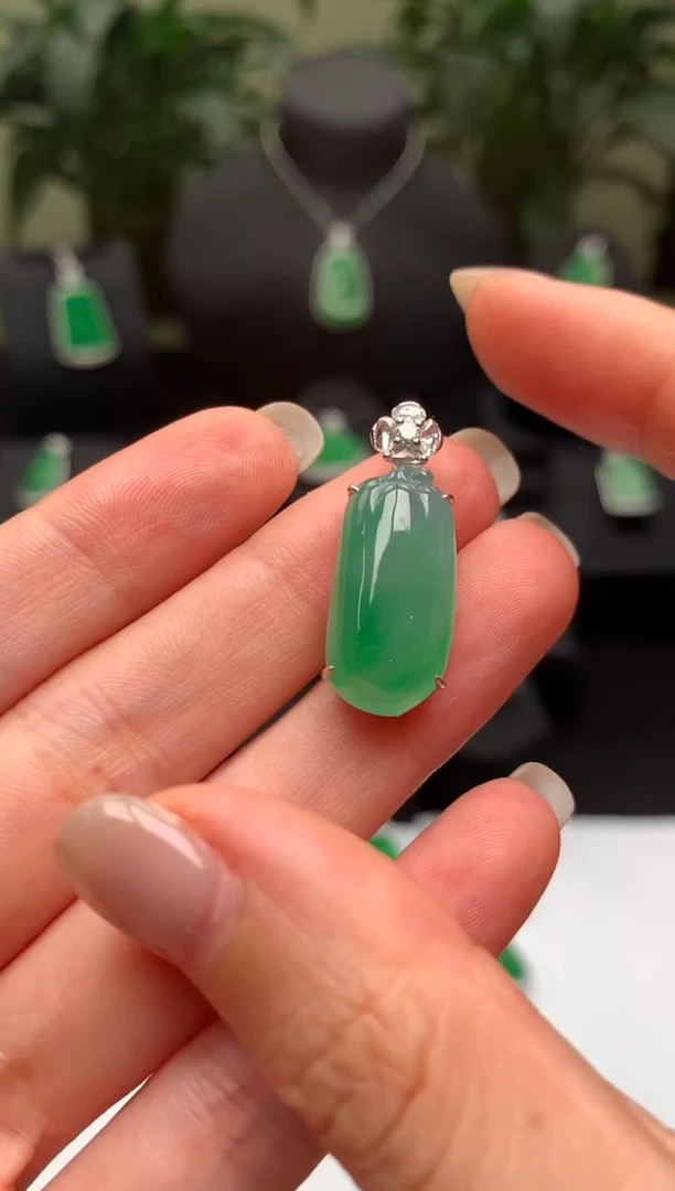 翡翠18K金镶嵌吊坠(不含链)福瓜