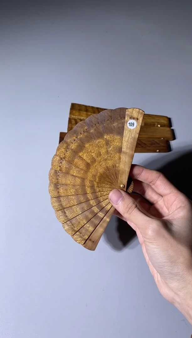 【闪购商品】金丝楠木雕109号10cm金丝楠木小叶桢楠掌中扇