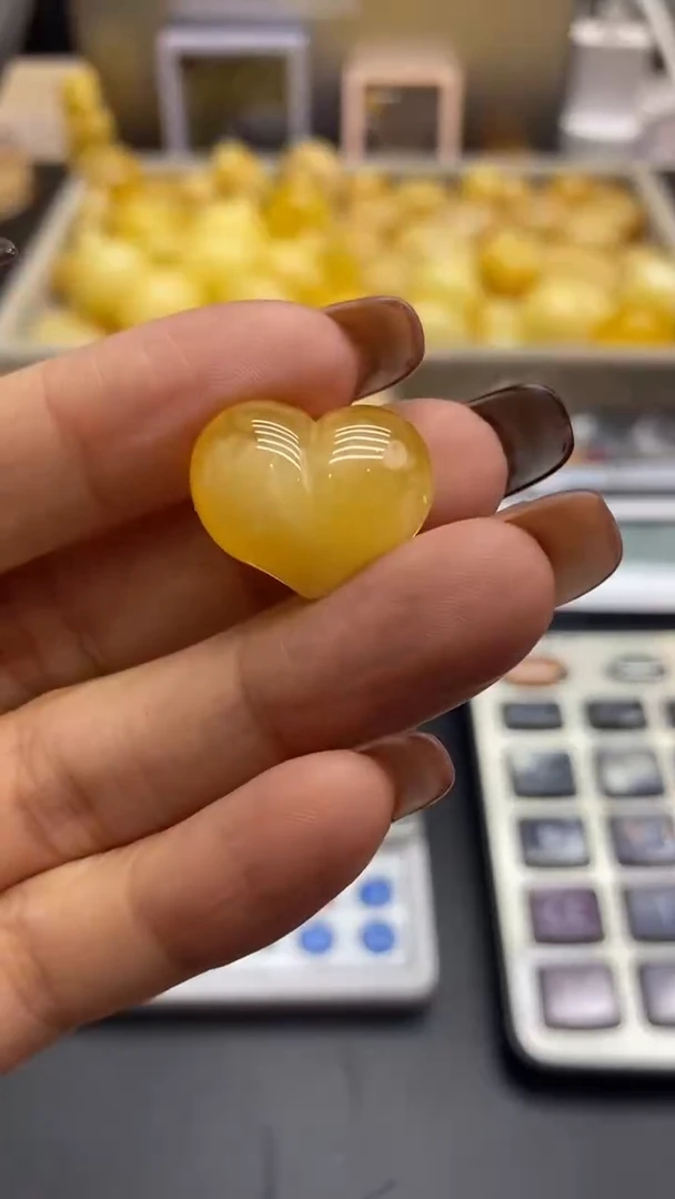 琥珀未镶嵌珠宝奇石2504