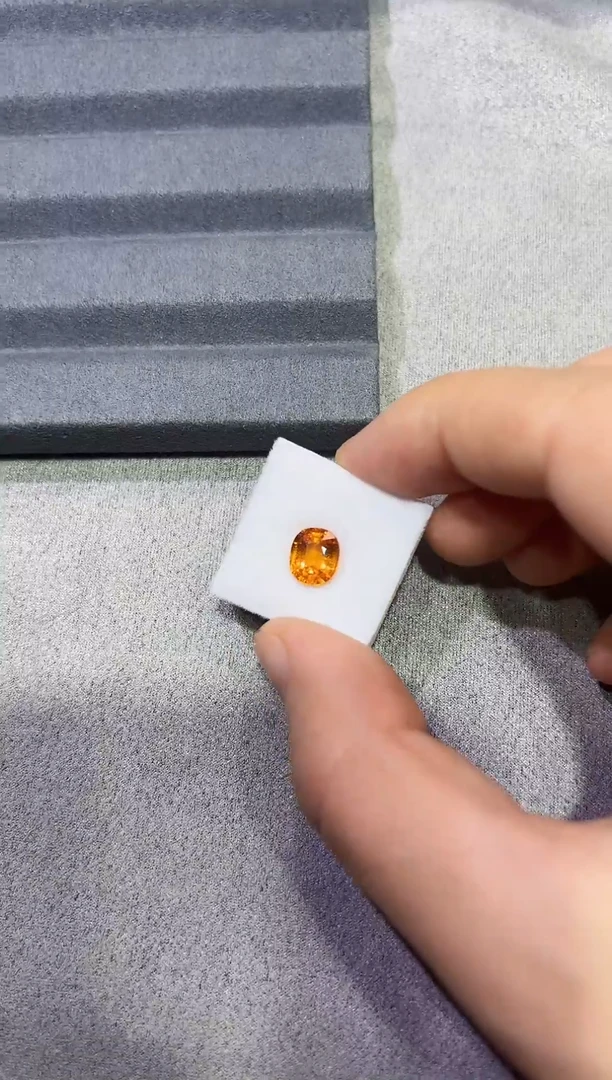 未镶嵌裸石石榴石（芬达石）一粒2.05ct