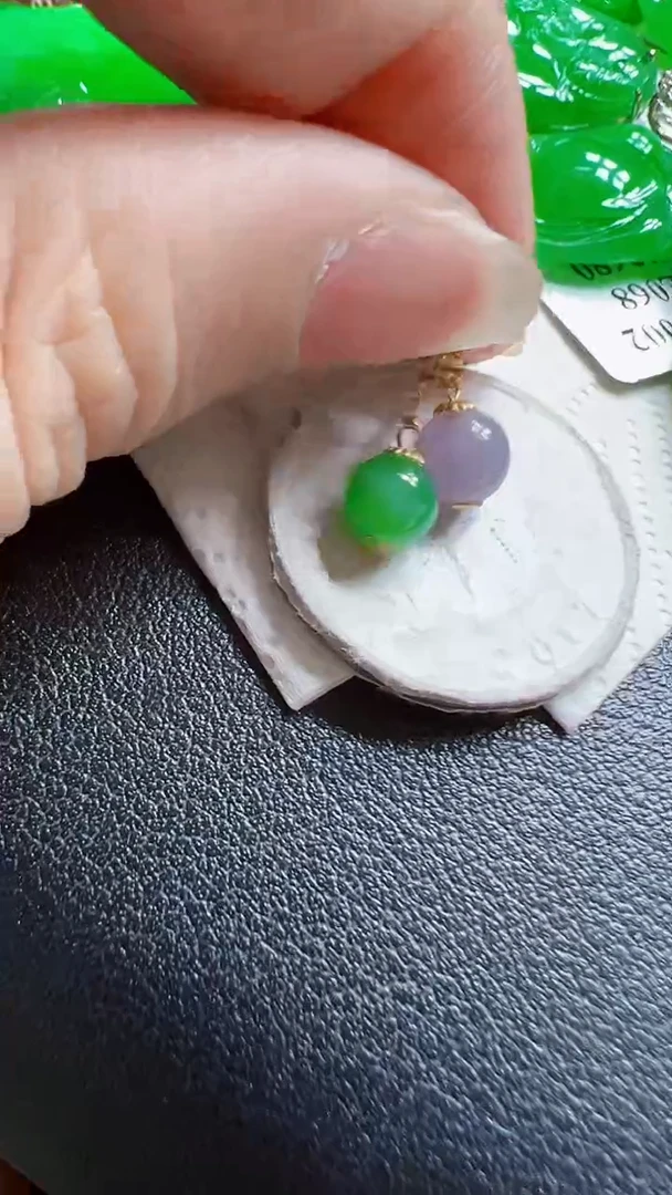 颈饰18K金镶嵌翡翠r****3珠子
