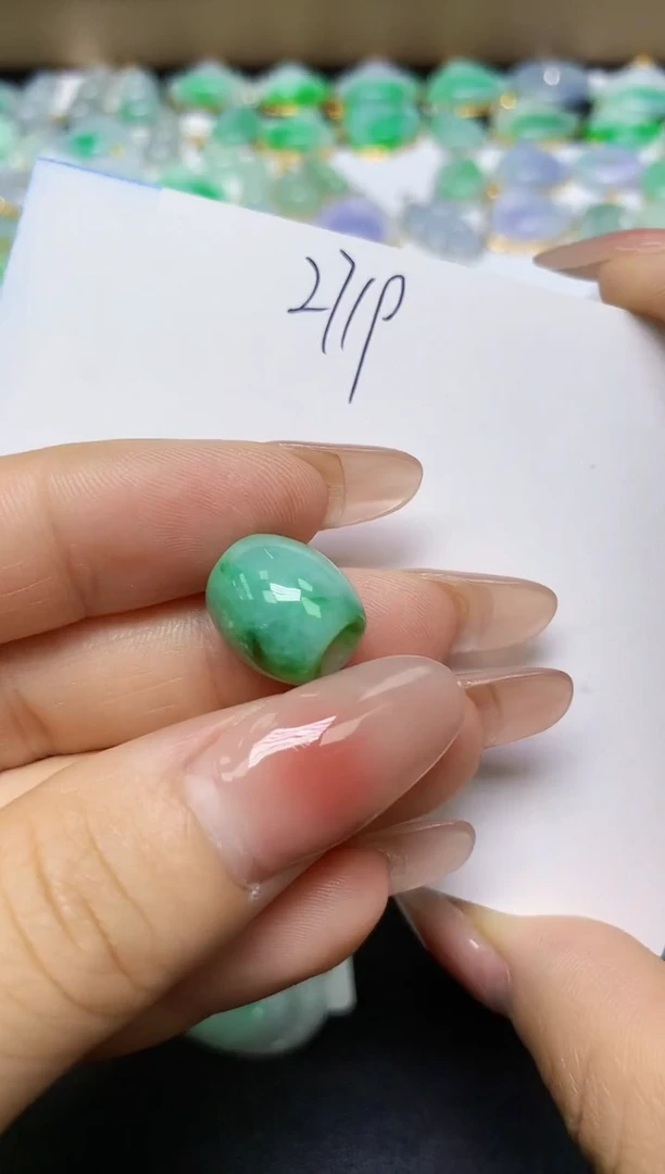 翡翠未镶嵌颈饰 天然缅甸翡翠A货