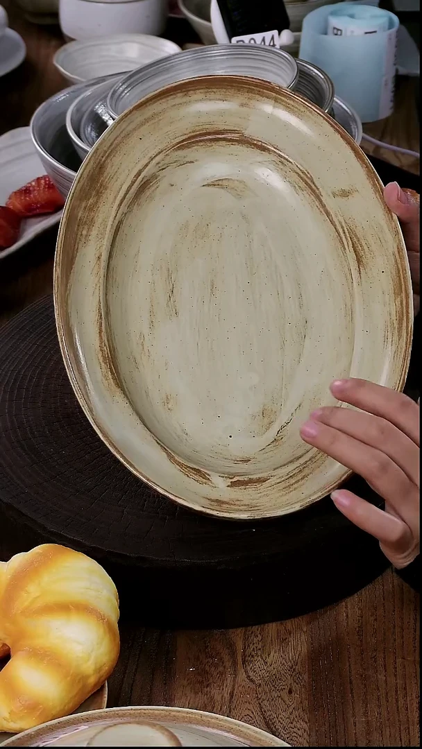 瓷景德镇高温釉下彩创意瓷 鱼盘