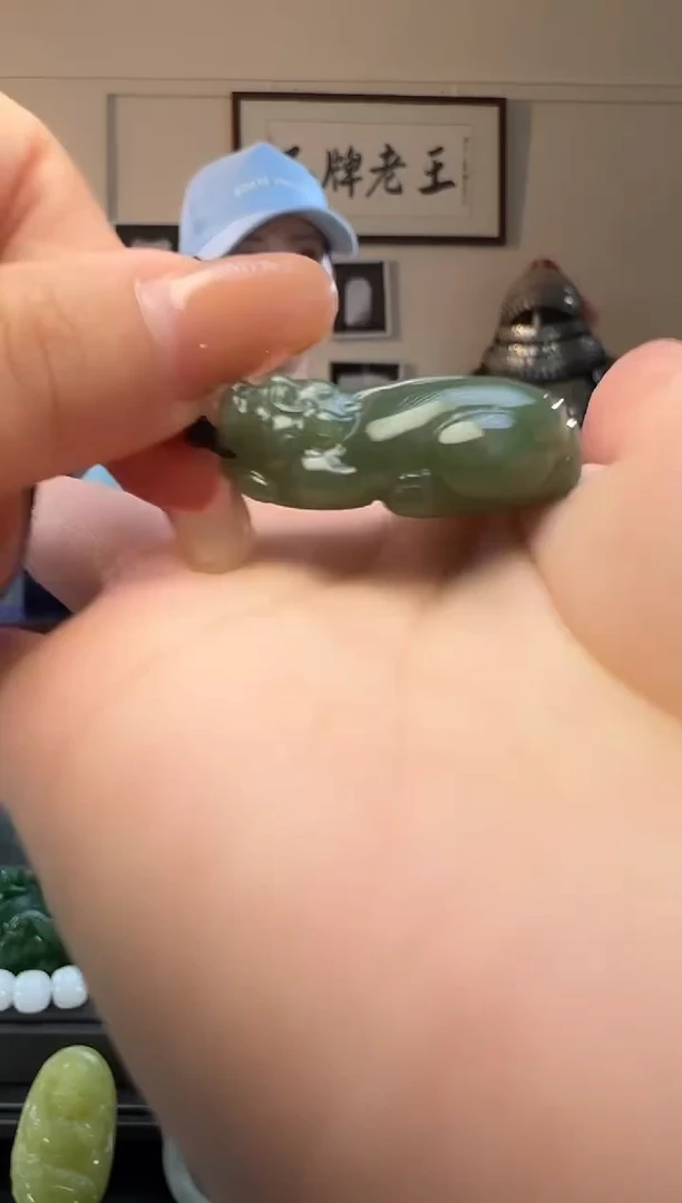 颈饰未镶嵌和田玉青黄口貔貅吊坠