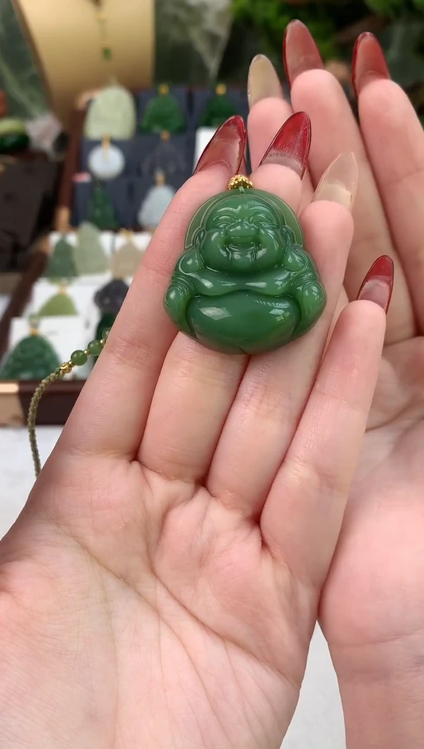 颈饰未镶嵌和田玉吊坠