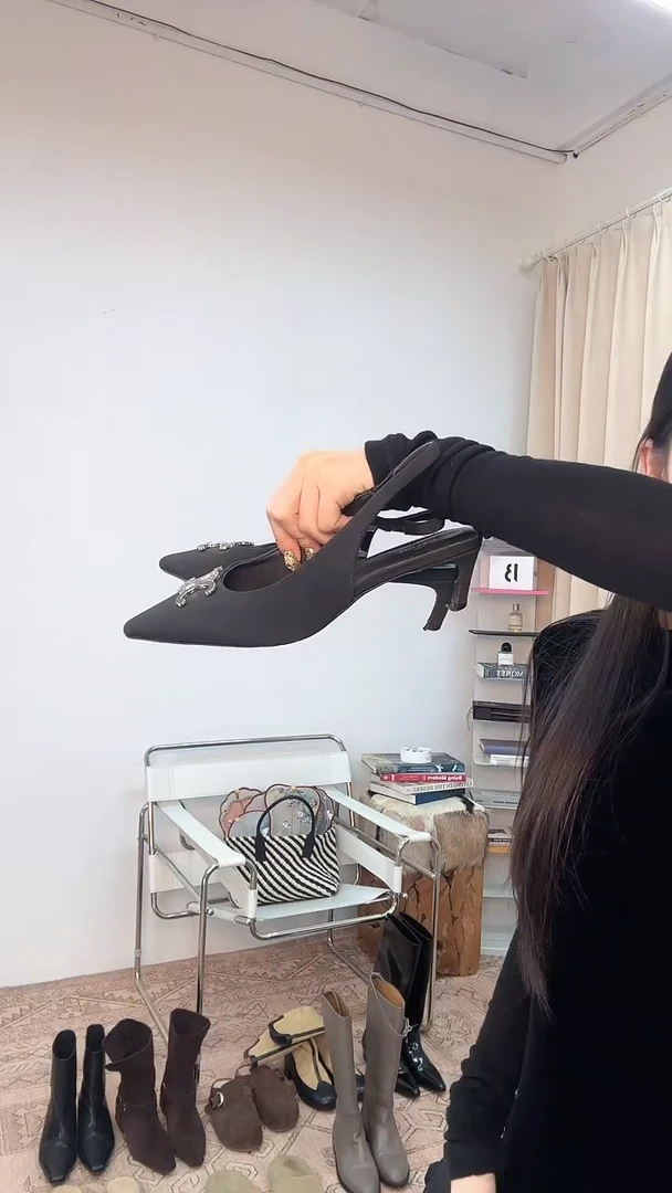 21女士时尚搭配黑色高跟鞋39码