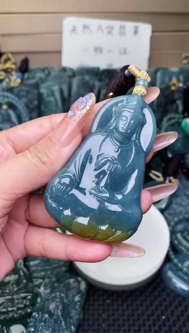 颈饰未镶嵌翡翠