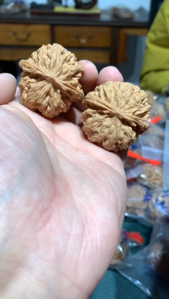 【闪购商品】文玩核桃吊坠苹果园核桃