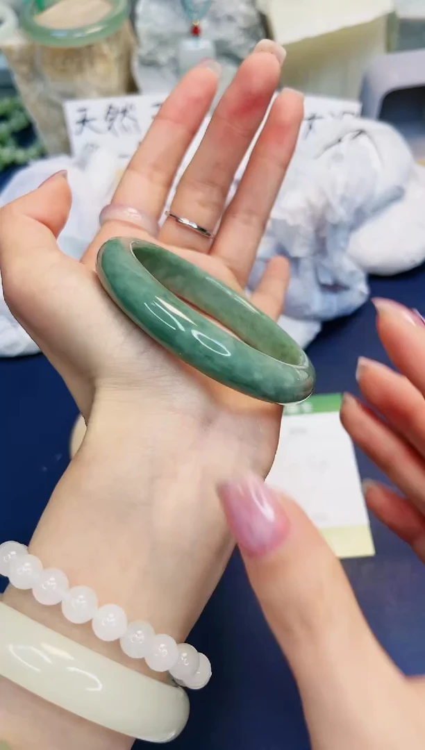 【闪购商品】石英质玉手镯未镶嵌306