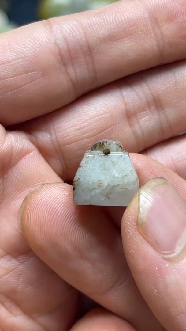 和田玉未镶嵌颈饰1