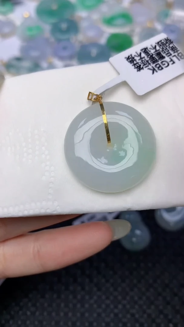 翡翠18K金镶嵌颈饰天然翡翠a货