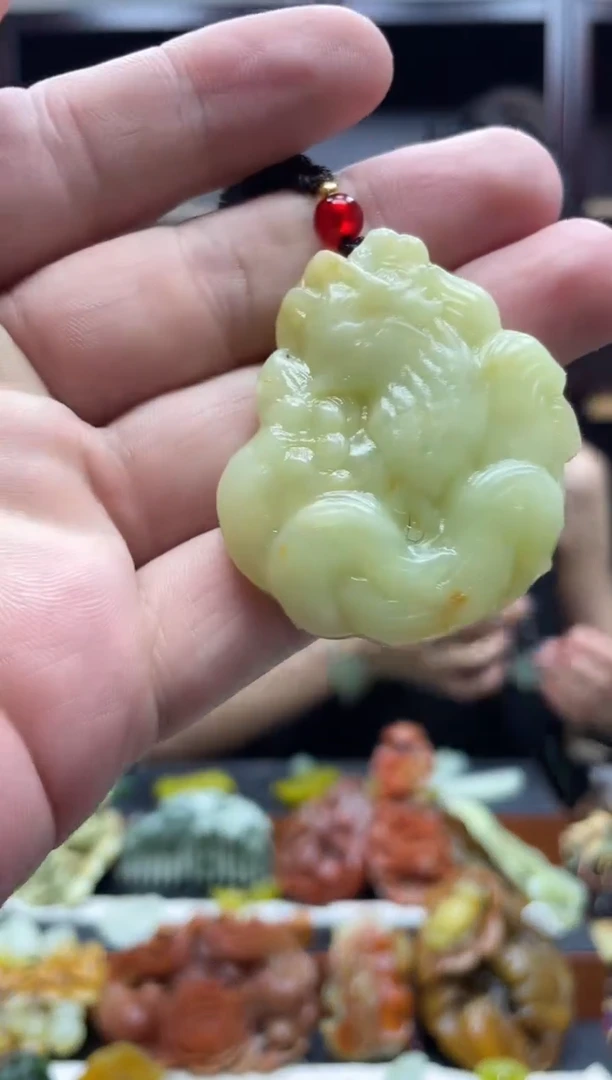 岫玉未镶嵌吊坠·