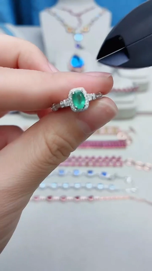 银S925镶嵌戒指祖母绿013ZB1106产品一个