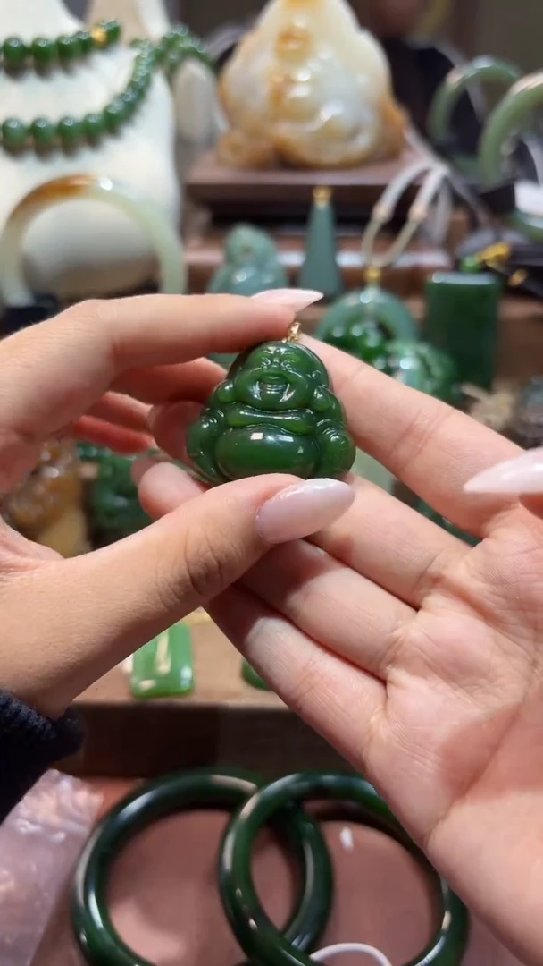 颈饰18K金镶嵌和田玉（碧玉）1