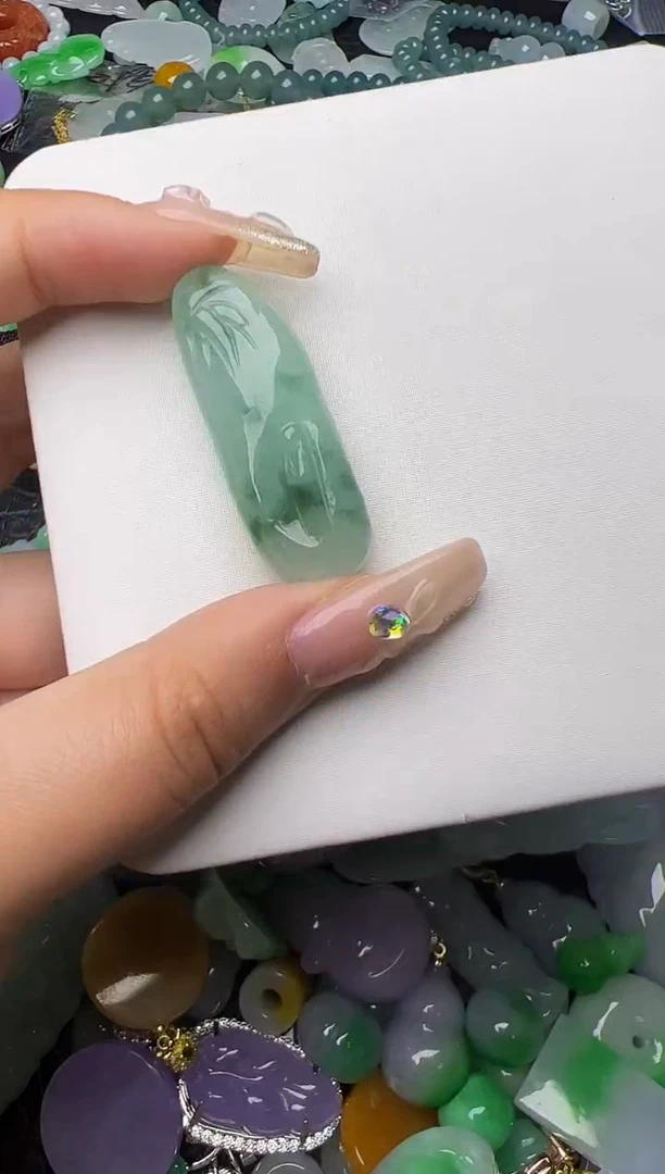 翡翠未镶嵌颈饰天然缅甸翡翠吊坠