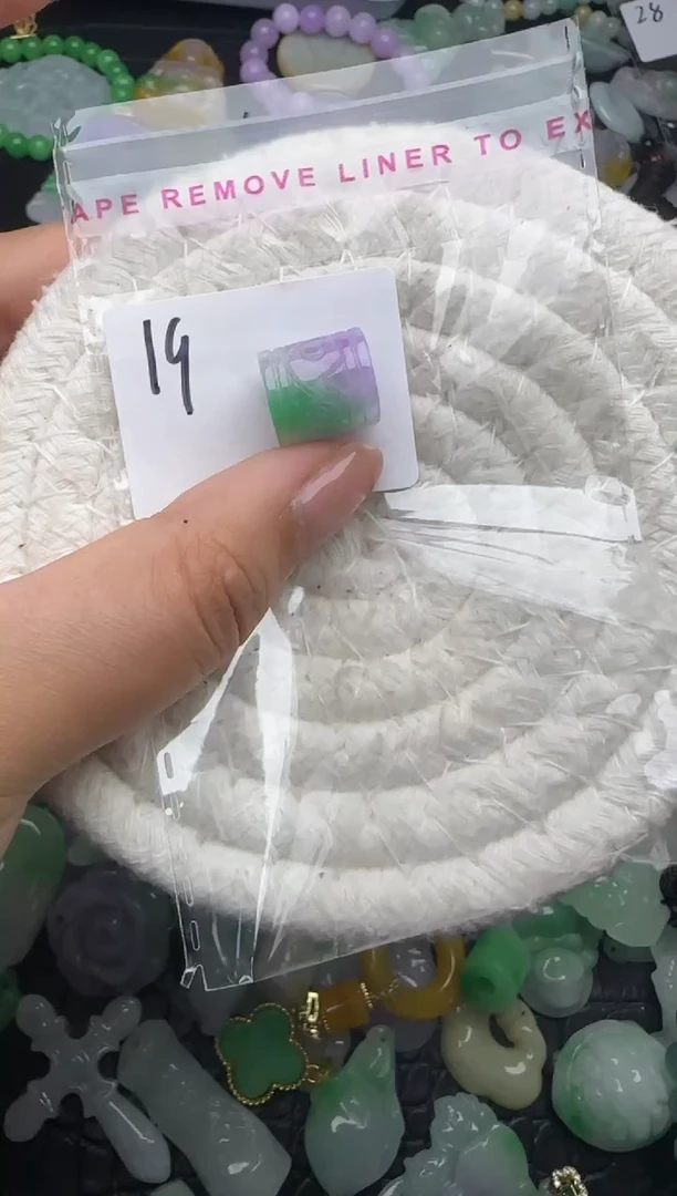颈饰未镶嵌翡翠缅甸翡翠吊坠