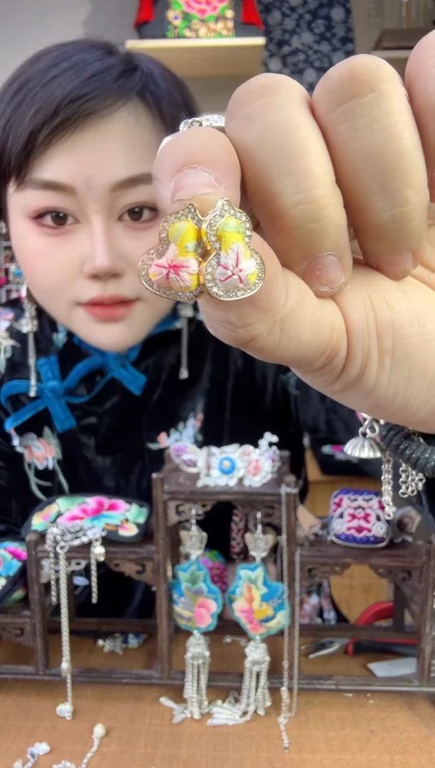 【闪购商品】刺绣纯手工苗绣非遗耳钉款