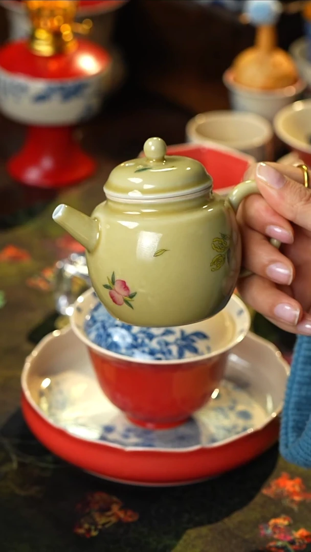 景德镇高温纯手工手绘黄色三多茶壶