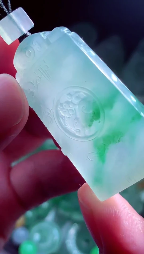 未镶嵌定制翡翠b****?翡翠毛货定制