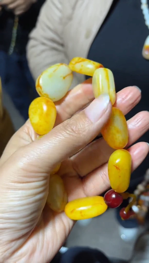 颈饰未镶嵌和田玉（青白玉）1