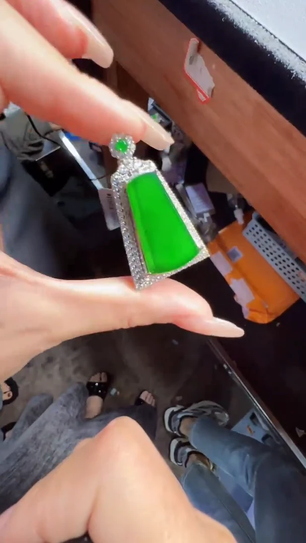 未镶嵌定制翡翠翡翠A货有轻微色差属于正常现象无事牌多样性发货1