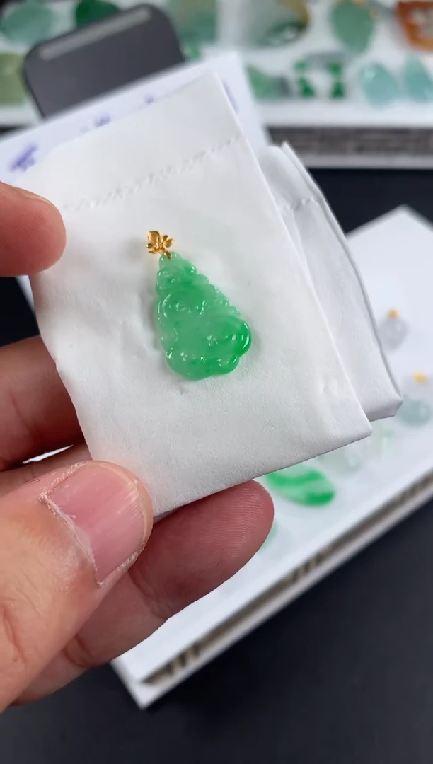 颈饰18K金镶嵌翡翠琳*翡翠