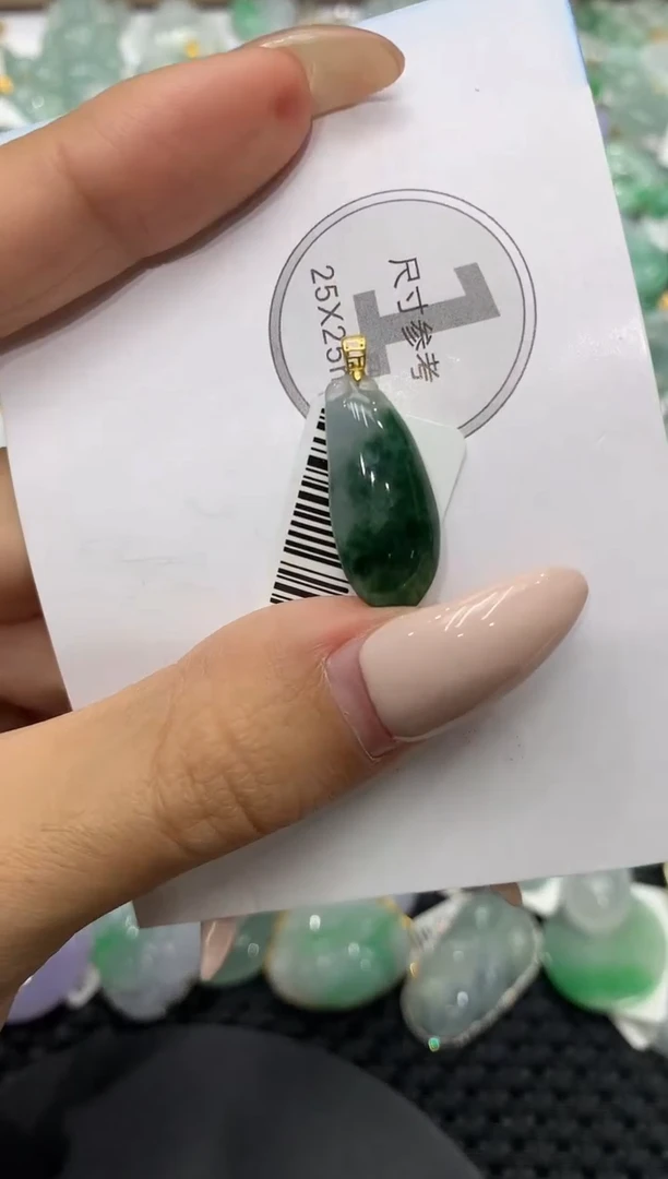 颈饰18K金镶嵌翡翠111111111111
