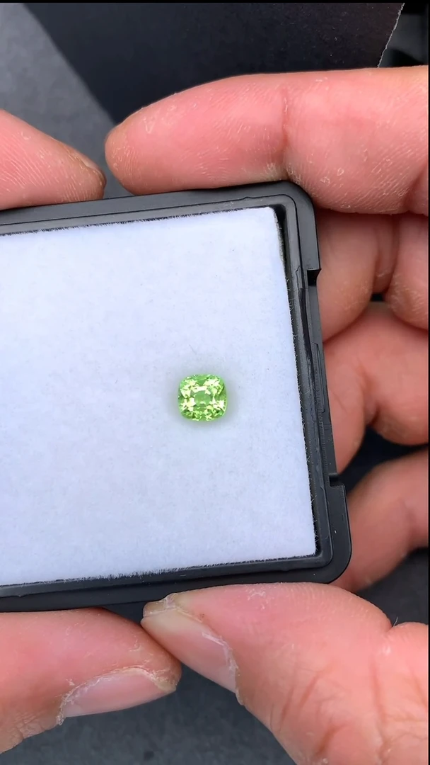 【闪购商品】橄榄石裸石未镶嵌1.61克拉