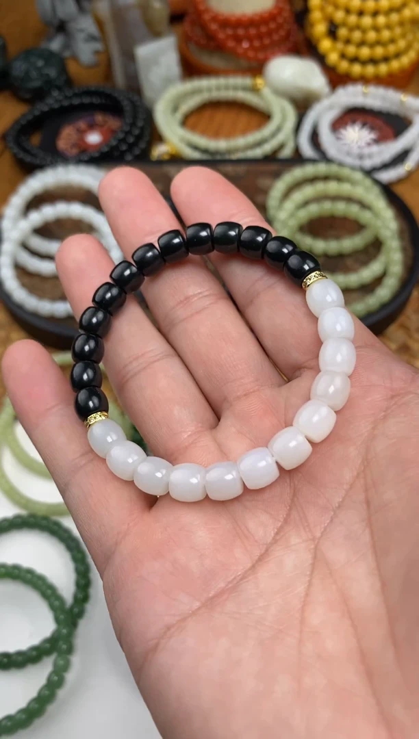 颈饰未镶嵌和田玉手串