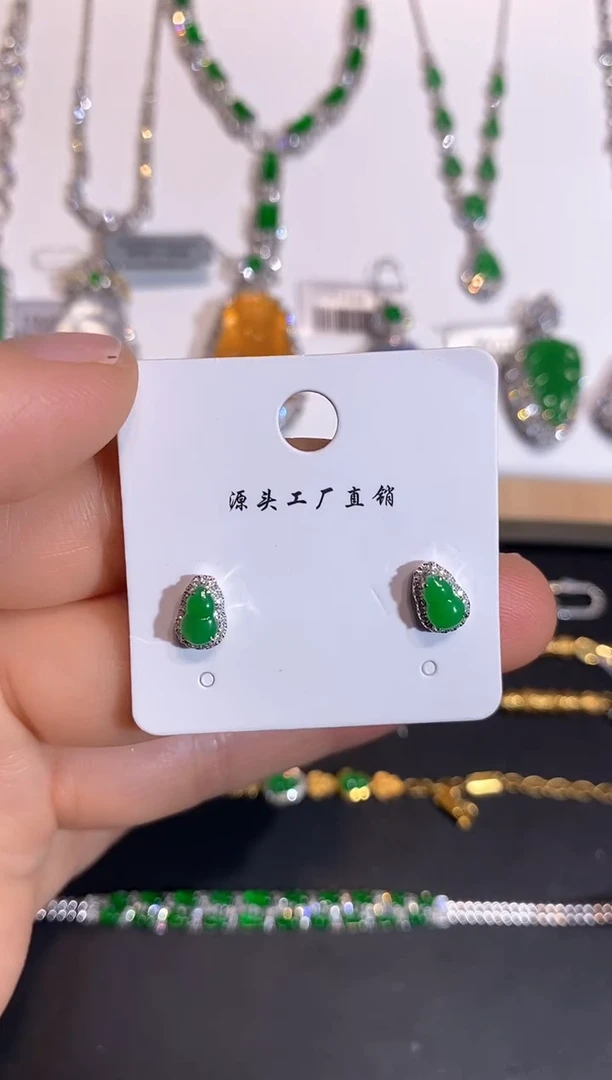 18K金镶嵌翡翠耳饰耳饰