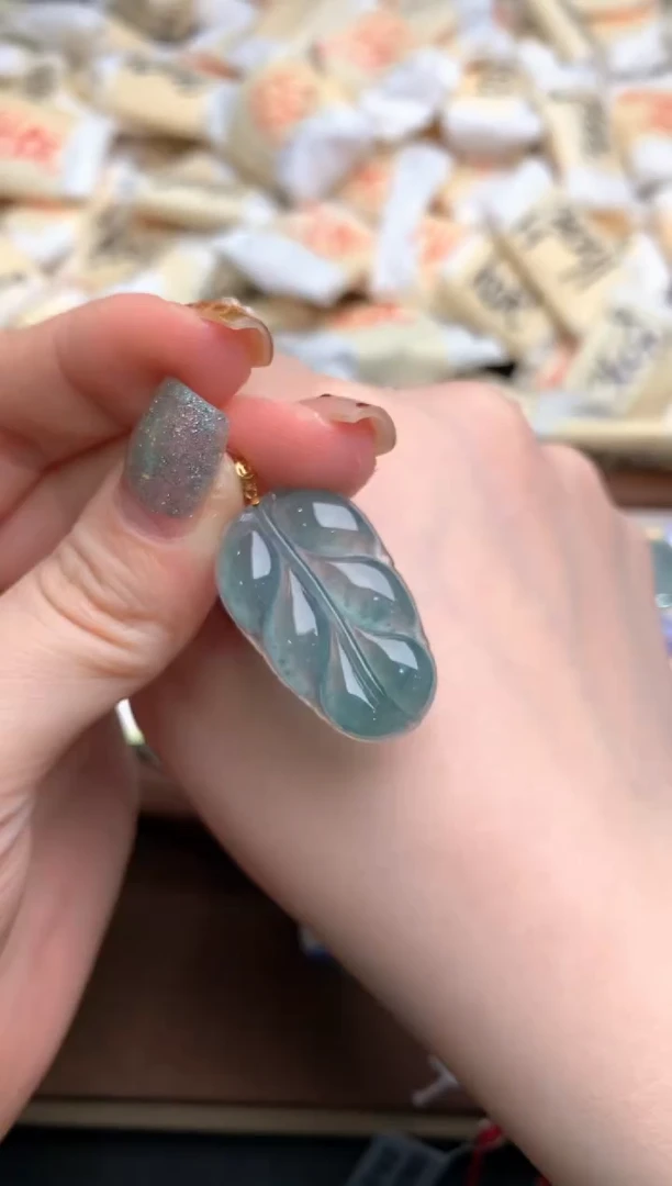 18K金镶嵌挂件翡翠1