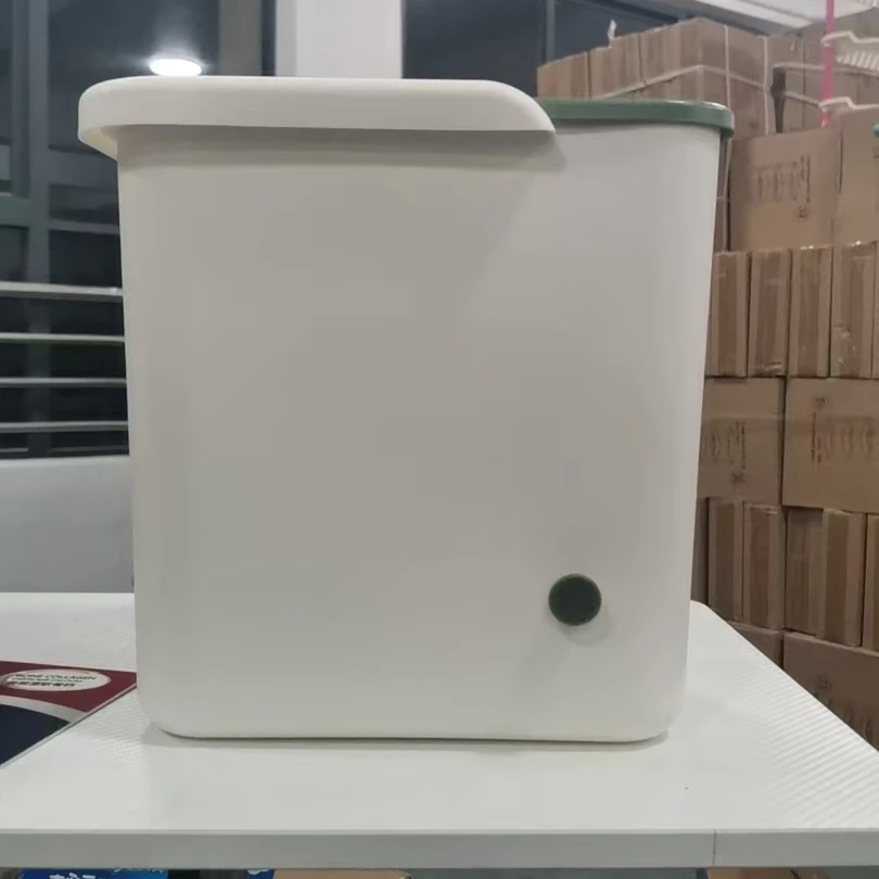简约大气的垃圾桶家用卫生间