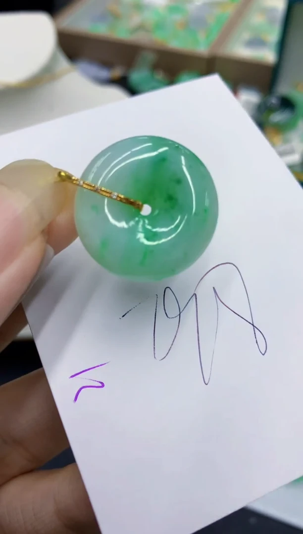 翡翠18K金镶嵌颈饰11111111111