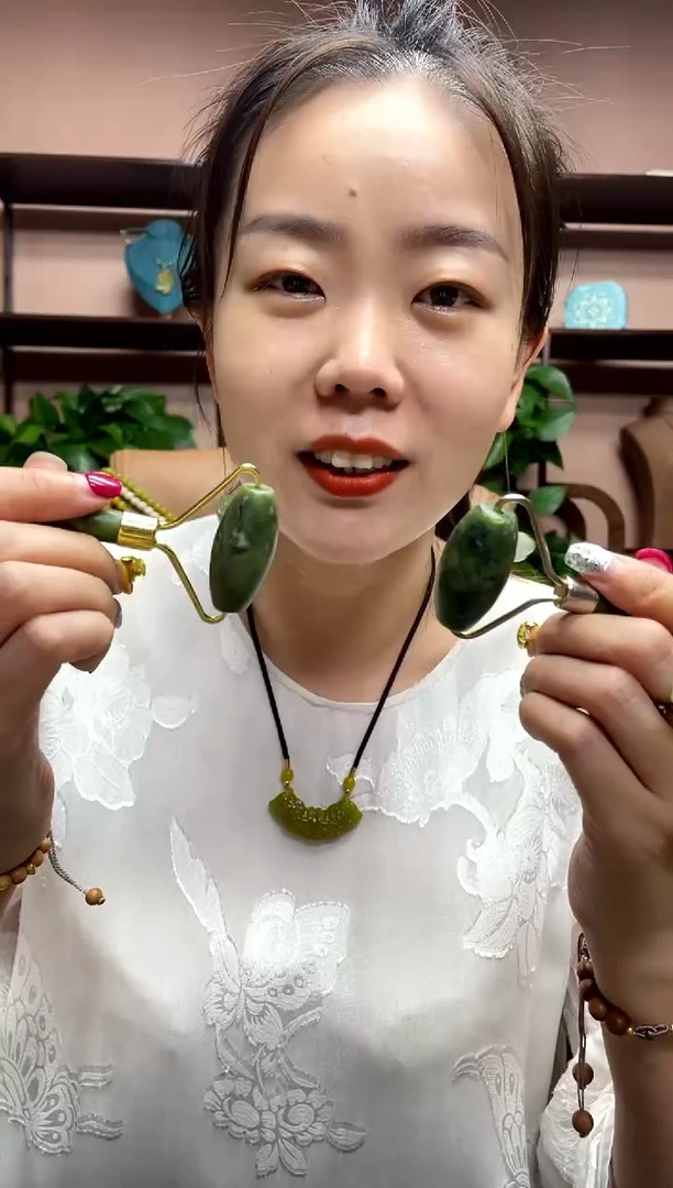 岫玉未镶嵌吊坠多样性发货发其中之一