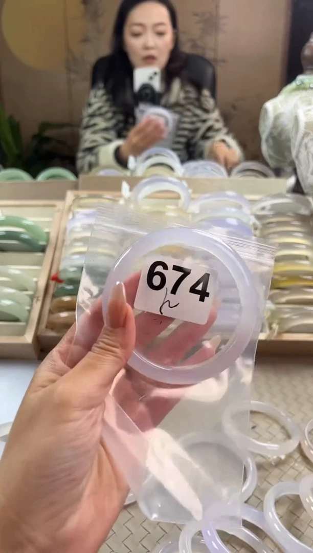手镯玛瑙/玉髓未镶嵌674