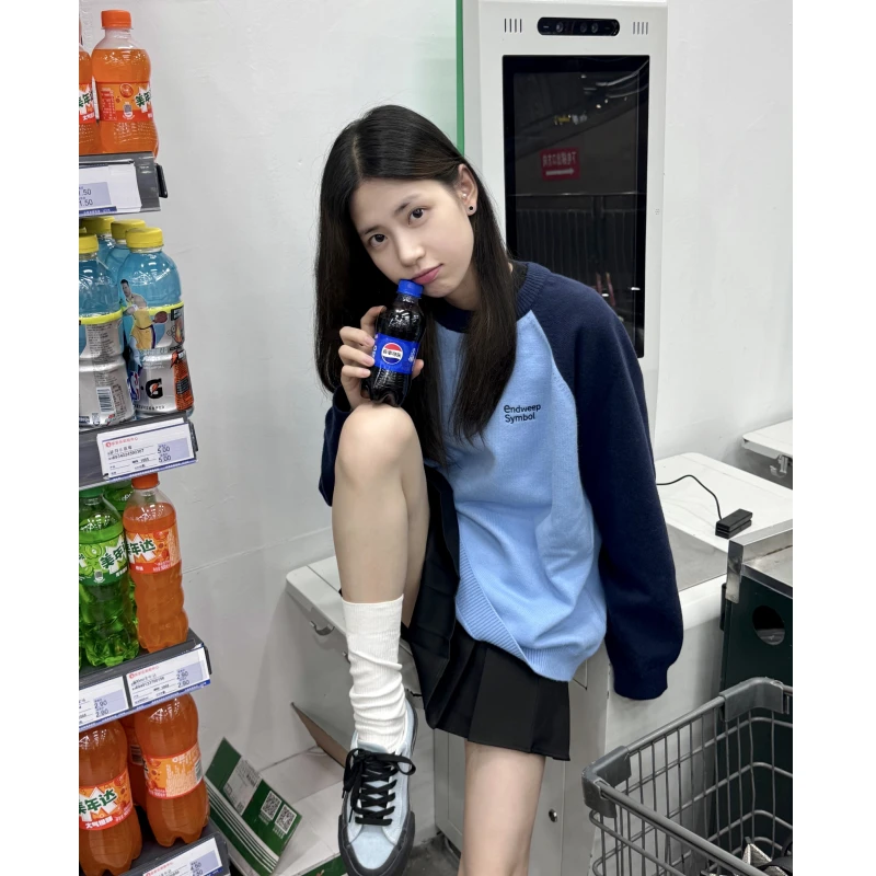 秋装女款爆款2025新款女装套头字母圆领卫衣设计感撞色长袖上衣女