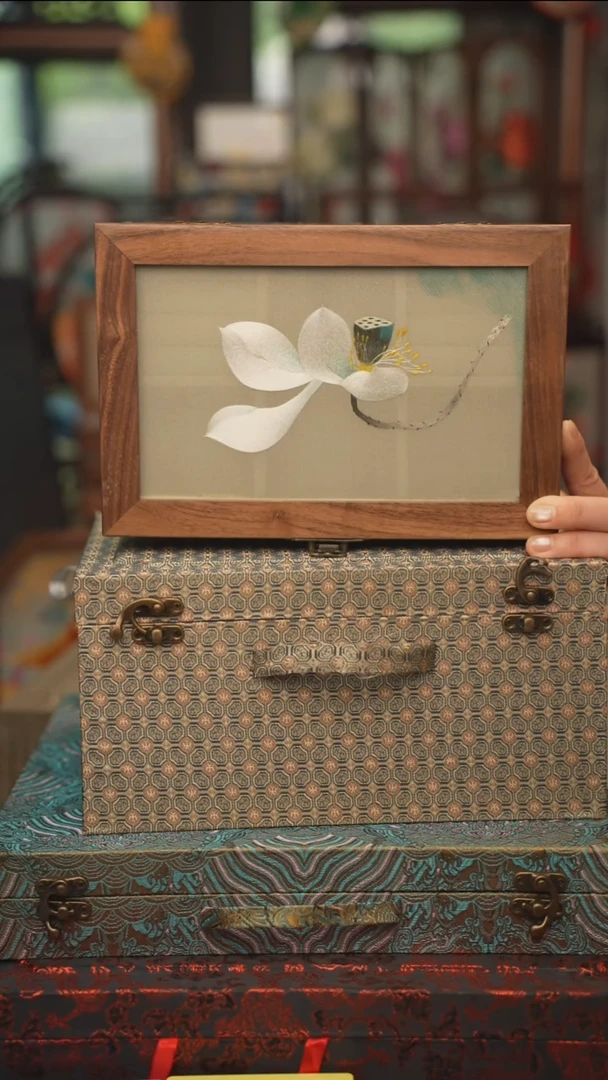 扇子苏绣双面绣胡桃木化妆盒长24CM.宽16CM.高12CM