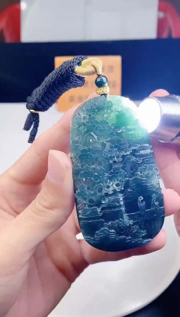 颈饰未镶嵌翡翠