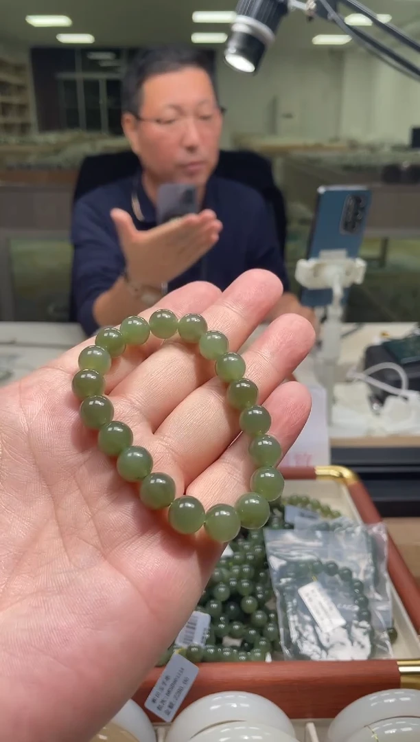 未镶嵌手串和田玉湖水绿10mm手串多样性发货其一