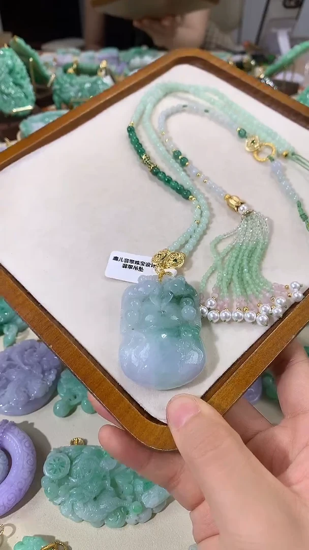 颈饰未镶嵌翡翠吊坠