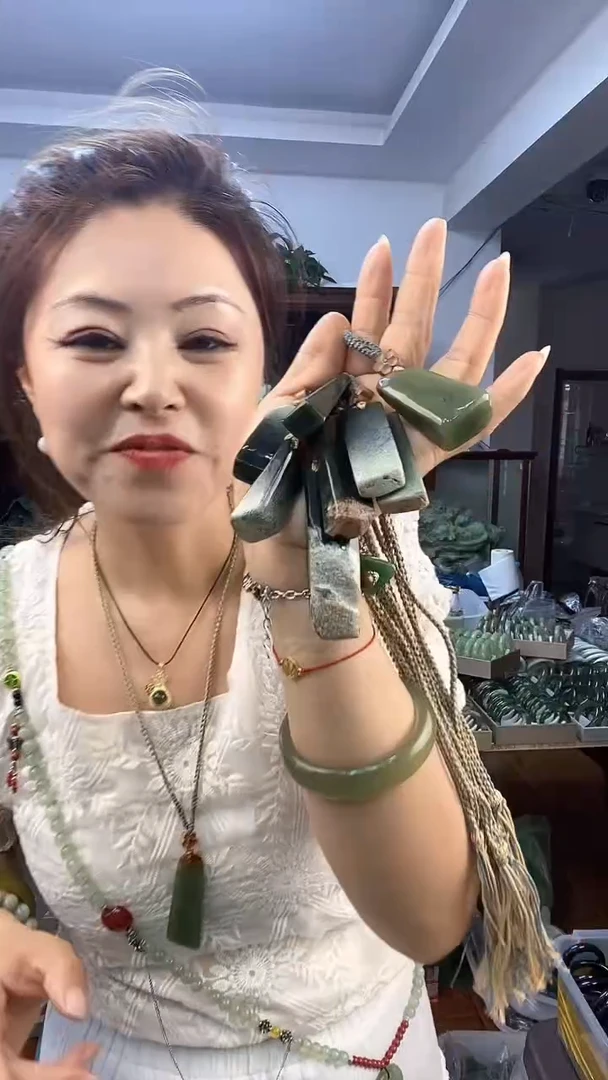 和田玉未镶嵌颈饰多样性发货其中之一