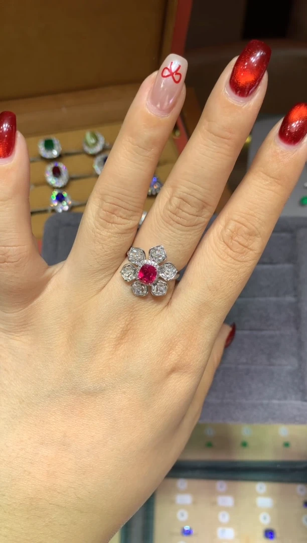 18K金镶嵌戒指红宝石1ct